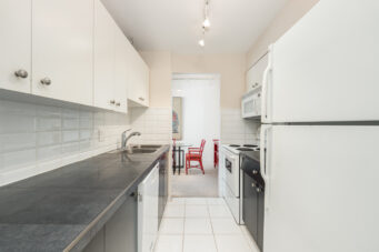 #905 - 2004 Fullerton Avenue
